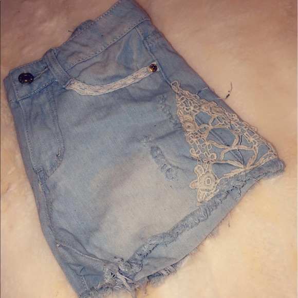 Shorts - Picture 3 of 4